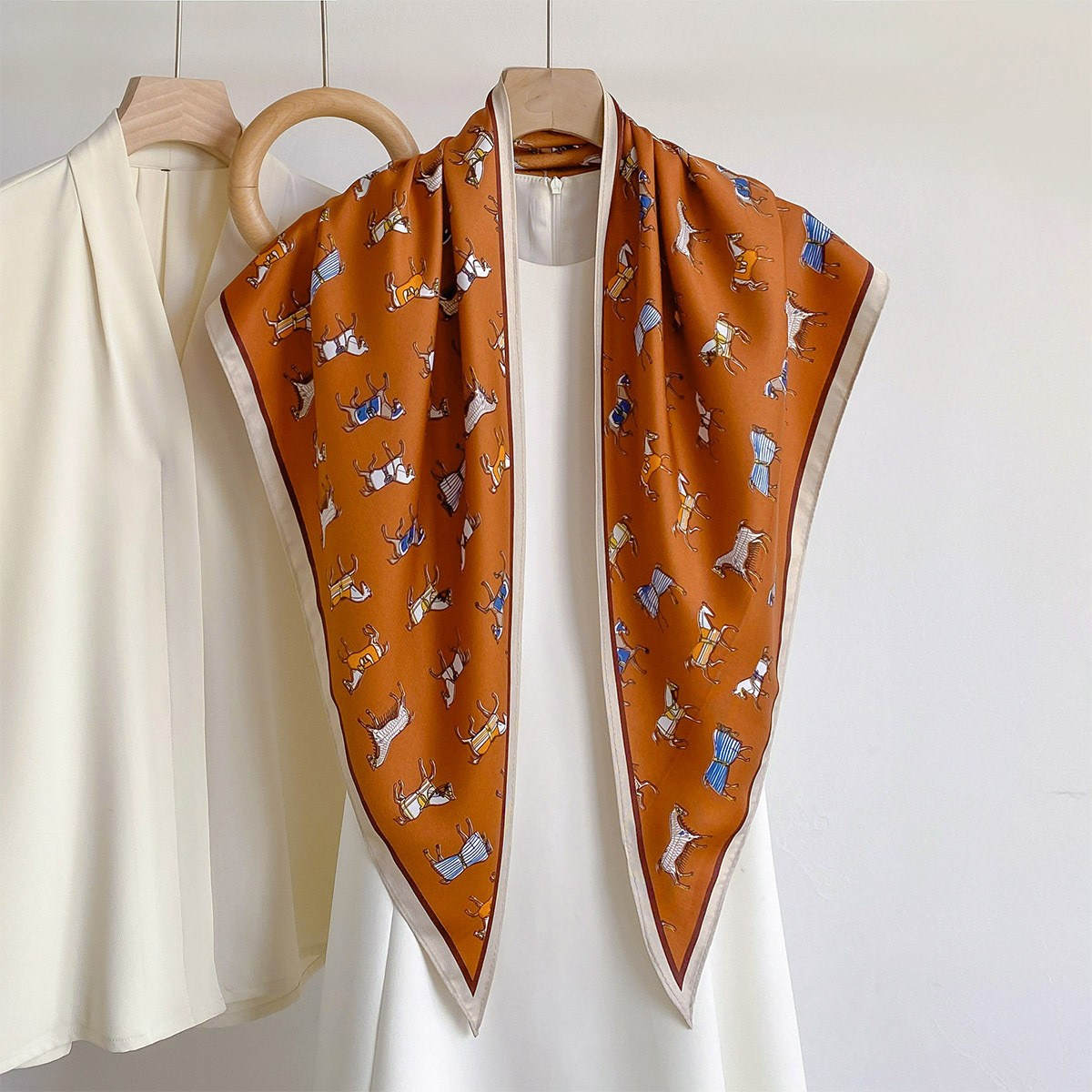 Bandana Multi Way - Trendy Saten Üçgen Şal At Figürü