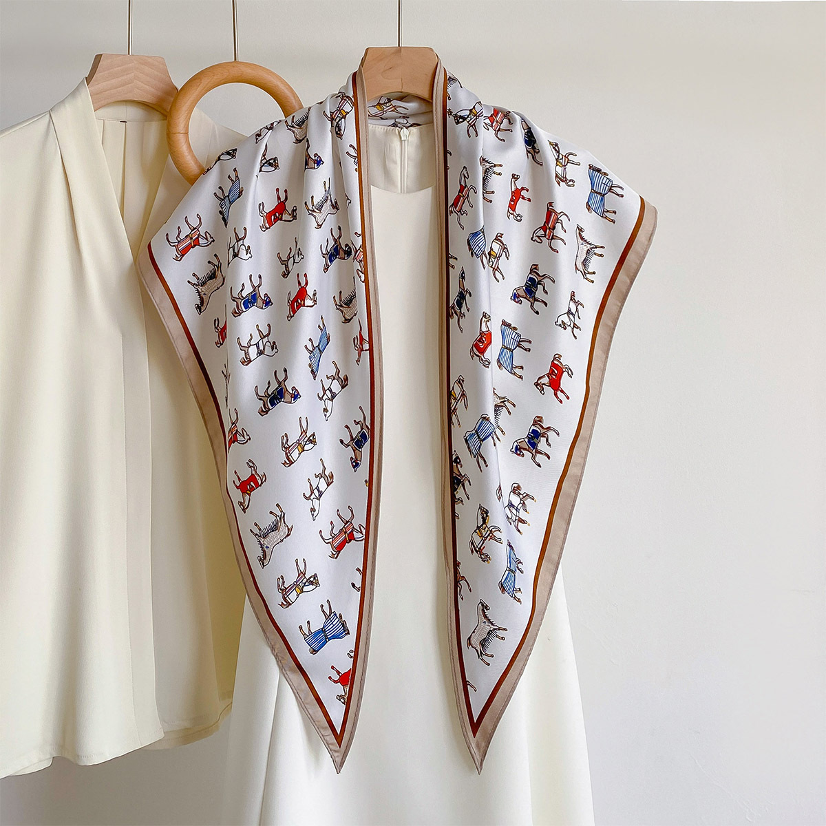 Trendy Saten Üçgen Şal At Figü - Bandana Multi Way incelemesi ve fiyatı